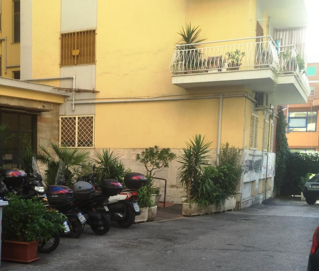 B&B Alexander Napoli Bagian luar foto